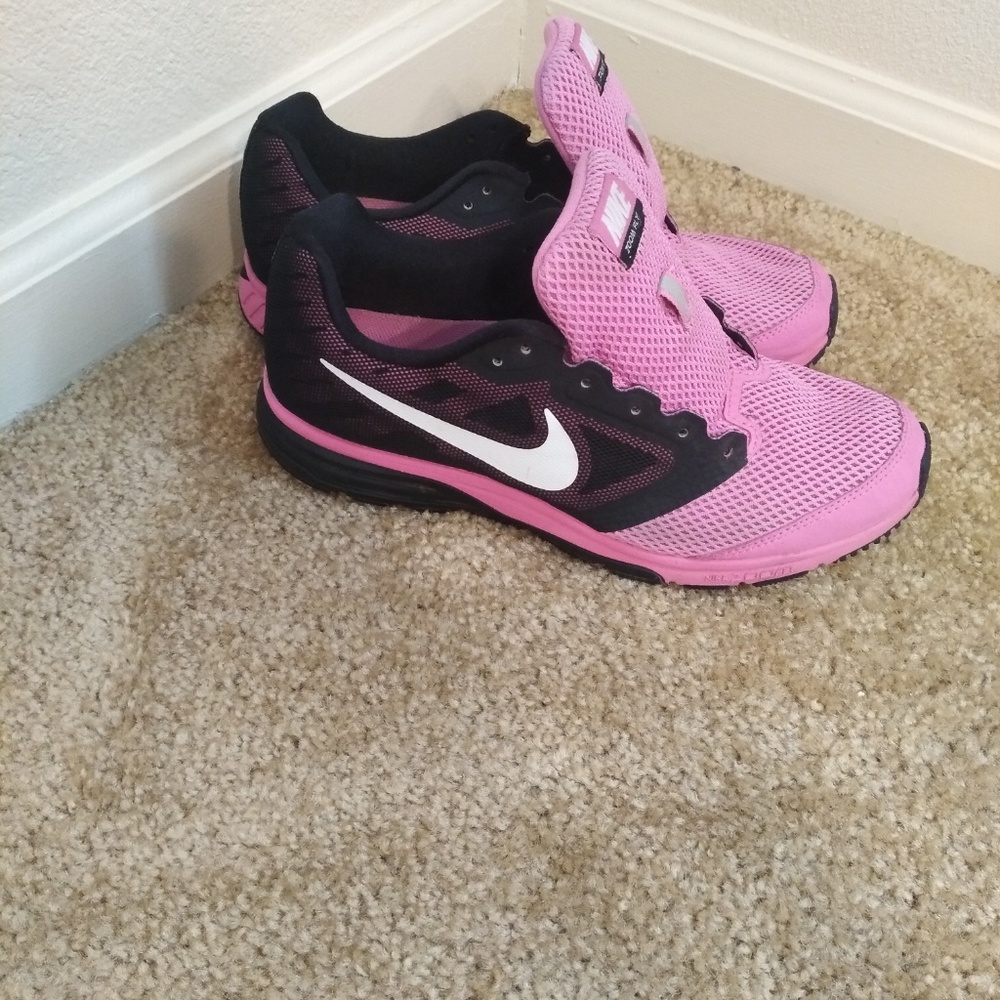 nike zoom fly missing shoelaces